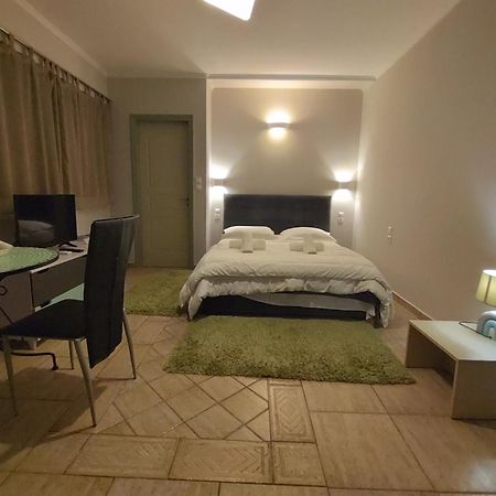 Central Studio - Fully Equiped. Ideal For Couples Pátra Eksteriør bilde
