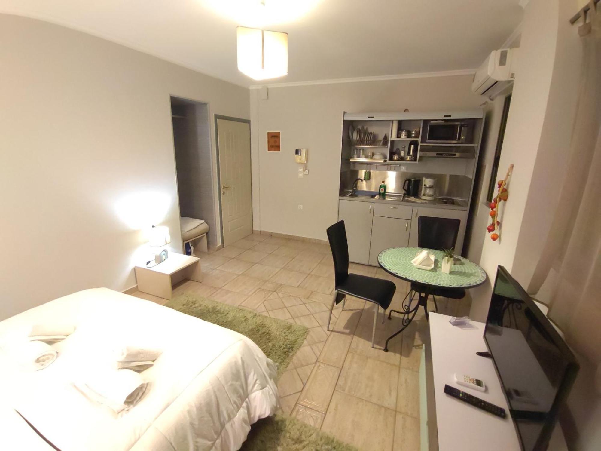 Central Studio - Fully Equiped. Ideal For Couples Pátra Eksteriør bilde