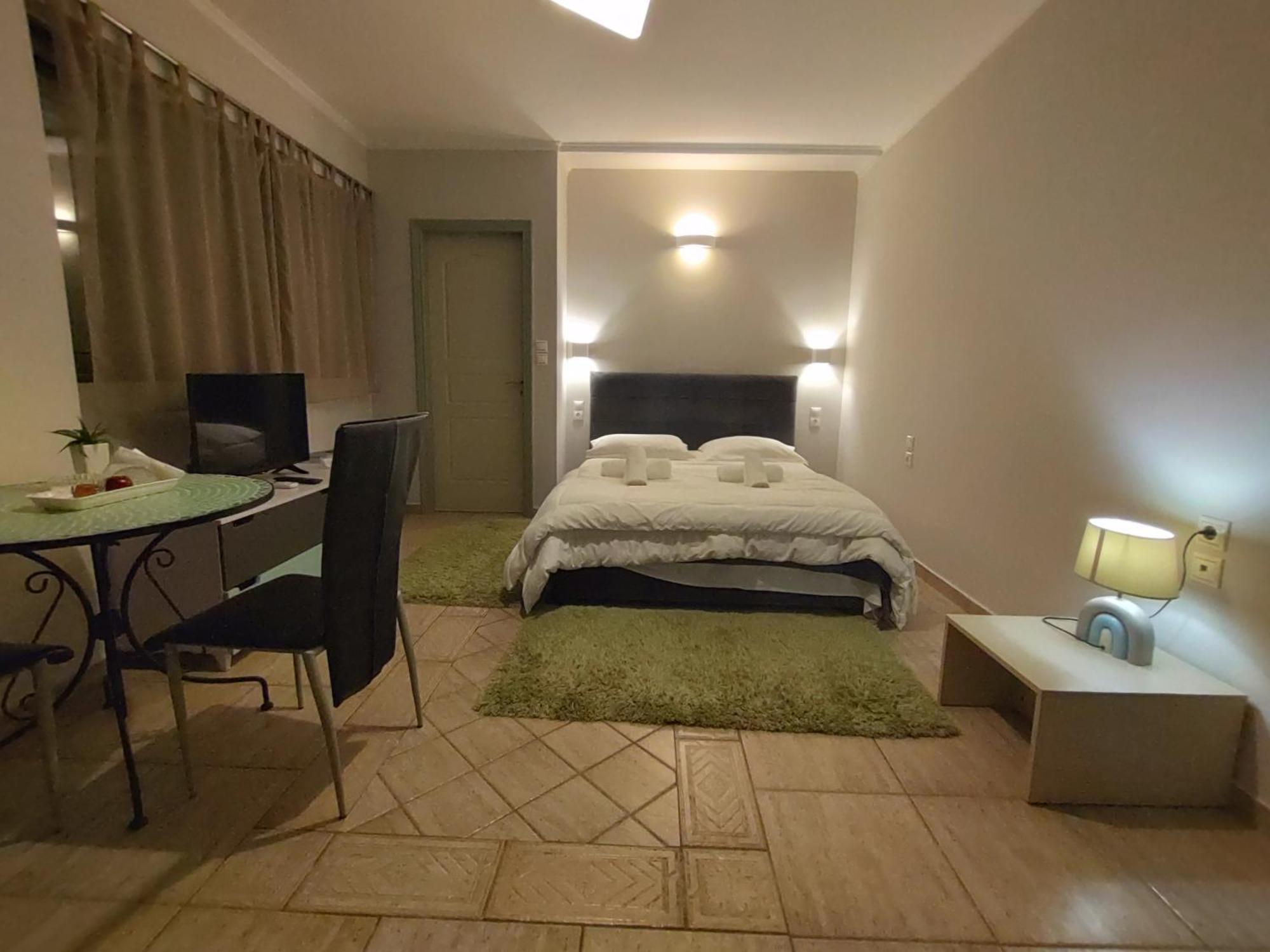 Central Studio - Fully Equiped. Ideal For Couples Pátra Eksteriør bilde