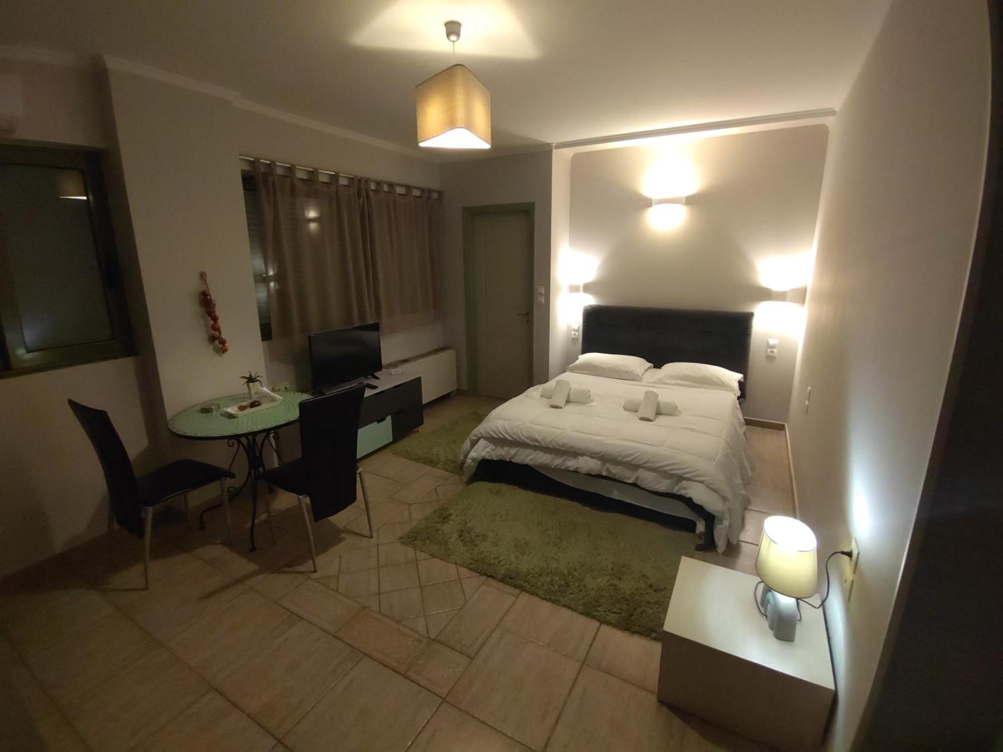 Central Studio - Fully Equiped. Ideal For Couples Pátra Eksteriør bilde